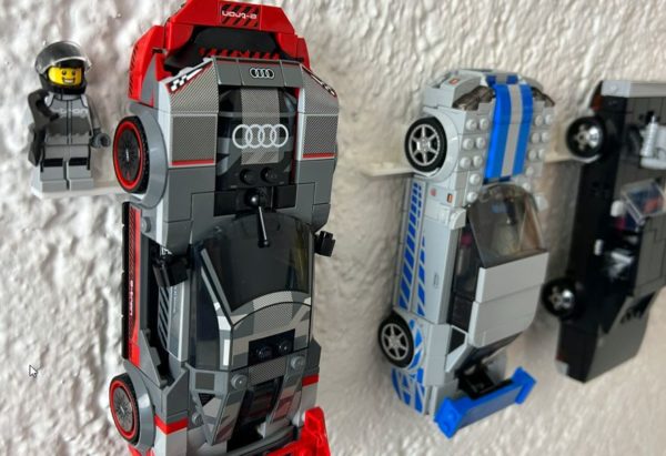 Wandhalter LEGO Speed Champions (8 Stud / 8w) mit Minifigurhalter – Bild 2